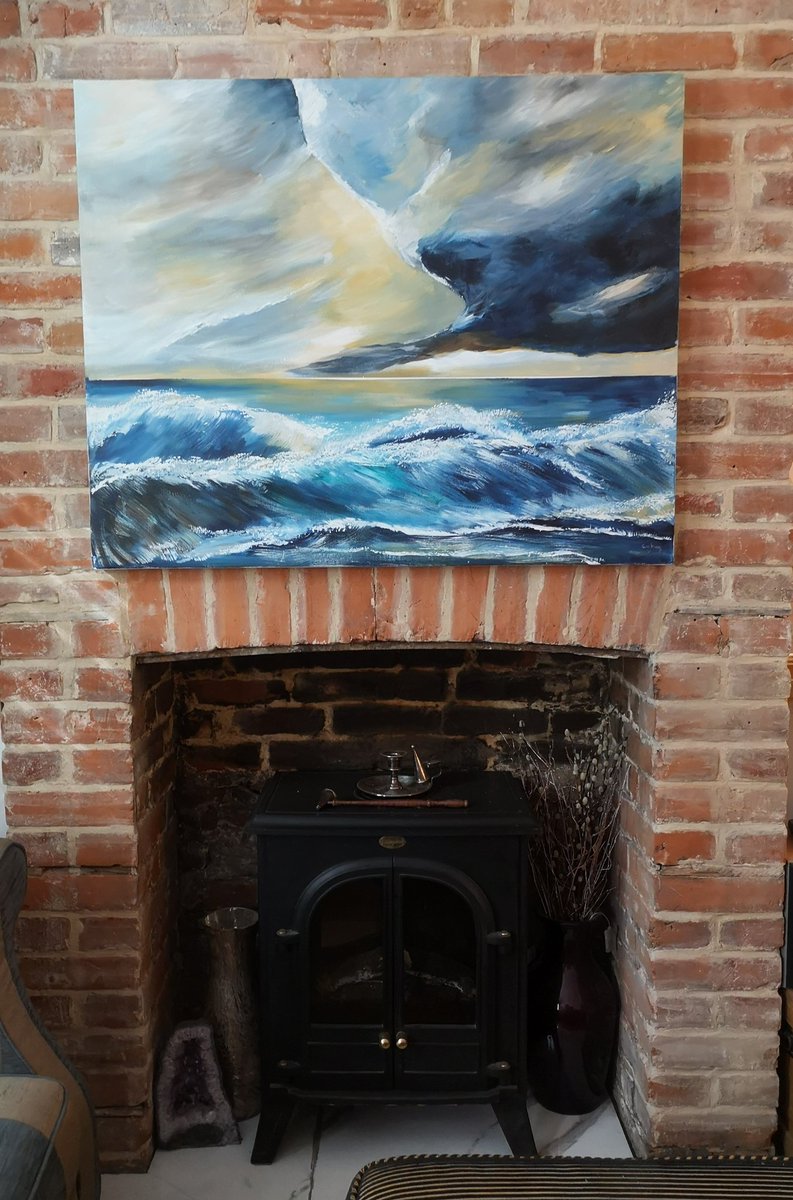 Posting again to show case the size of this acrylic painting on deep edg stretched canvas, 100 x 80 cm..... a bit large for my fireplace 😂£395
#intetiordesign  #seascapepainting  #interiorstyling  #suppportsmallbusiness  #interiors123
