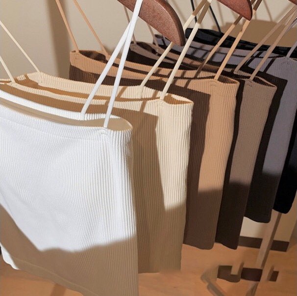 มาป้ายยาเสื้อโนบรารุ่นสี earth tone เข้าชุดง่ายมาก ที่สำคัญใส่ตัวเดียวจบไม่ต้องใส่เสื้อชั้นในเลย ซับใน2ชั้นใส่จริงแล้วสบายตัวมาก ทรงสวยไม่โป๊ะ ซักแล้วฟองน้ำไม่ปลิ้น ผ้ายืดไม่อึดอัดเลย มีโปร 1+1 แค่ 159 คุ้มมาก;-;