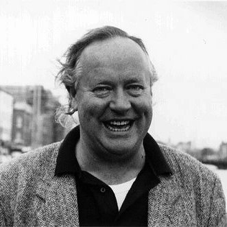 So sad to hear of the passing of #BrendanKennelly 
What a delightful and talented man, we are the richer for his life. Condolences to his family.