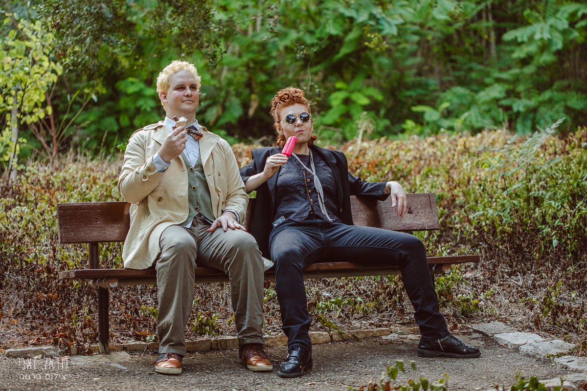 trubkodur's tweet image. FIRST LEAKED FOOTAGE from #Goodomens2 filming set!!! 😱
Guys?! Look at them finally having their ice cream together 😭💔

(Happy first filming day to @neilhimself, @drmuig , @michaelsheen and the untaggable #DavidTennant! We are thrilled and waiting for the official pictures 🖤)