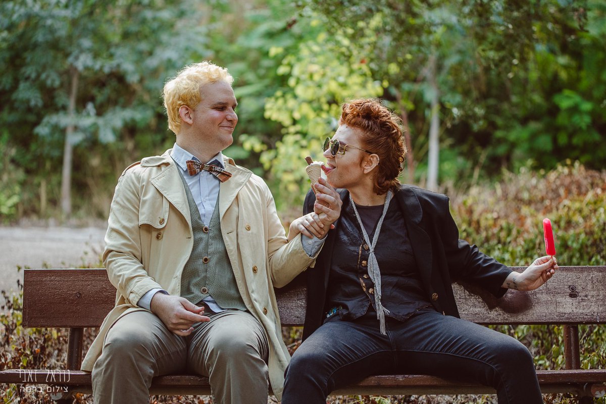 trubkodur's tweet image. FIRST LEAKED FOOTAGE from #Goodomens2 filming set!!! 😱
Guys?! Look at them finally having their ice cream together 😭💔

(Happy first filming day to @neilhimself, @drmuig , @michaelsheen and the untaggable #DavidTennant! We are thrilled and waiting for the official pictures 🖤)
