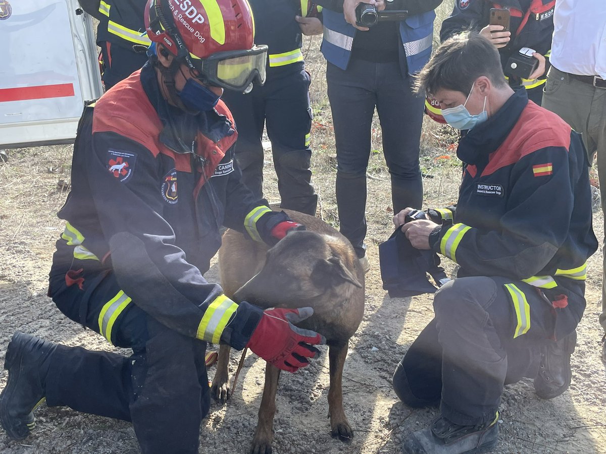 martabures's tweet photo. @fasterproject Simulación de piloto en Villaviciosa de Odon con los compañeros de la @ESDP_esp #simulacionterremoto #proyectofaster #villaviciosadeodon. https://t.co/DAo3LbgX2g