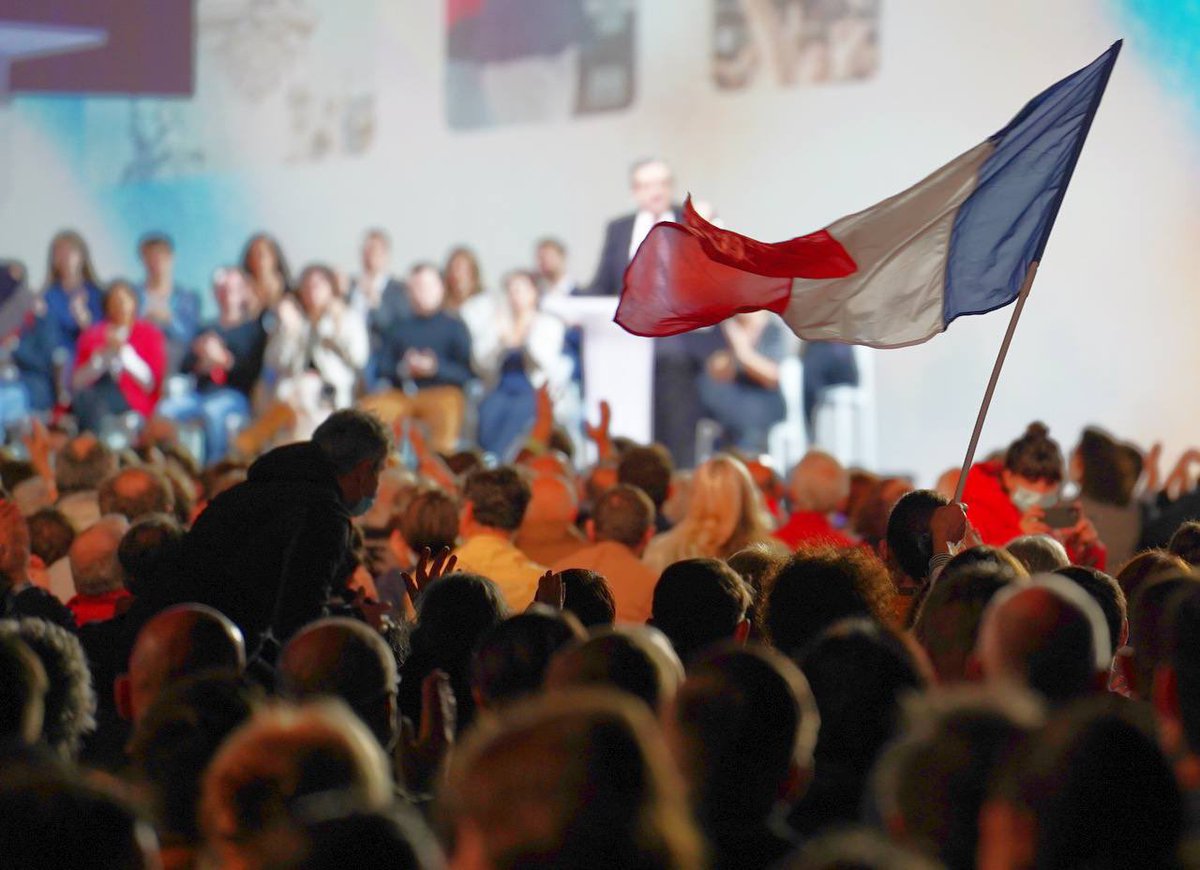 pierre_castex's tweet photo. 🔺« Qu’allons-nous faire de nos 20 ans? » 
🕊Avec d’autres nous allons porter l’Avenir en Commun car nous méritons un monde moins moche
✊🏼Puissants, préparez-vous, l’Union Populaire est prête et avec la Force du Peuple tout est possible
#JLMReims #ConventionPopulaire https://t.co/w623bjiCql
