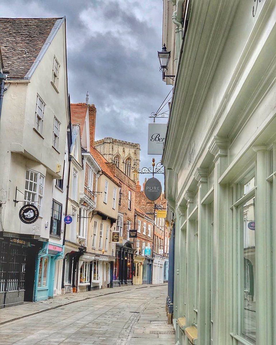 Have you seen this beautiful shot by <a href="/staysyork/">Stays York</a> And can you spot our restaurant?👀

If you see us in real life, be sure to pop in for a snack or grab dinner! We have something on our menu for everyone.🖤

Order on #Deliveroo, #UberEats or #JustEat using linktr.ee/theyorkroastco.