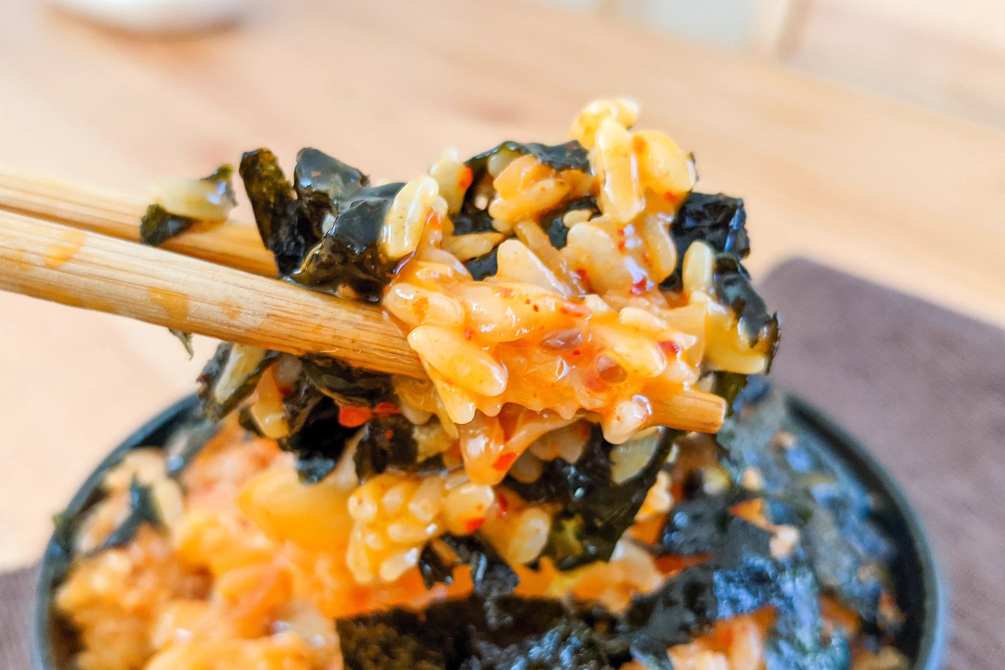 ピリ辛キムチでお箸が進みそう！とっても美味しそうな、ビビンバ風の「卵かけご飯」レシピ！