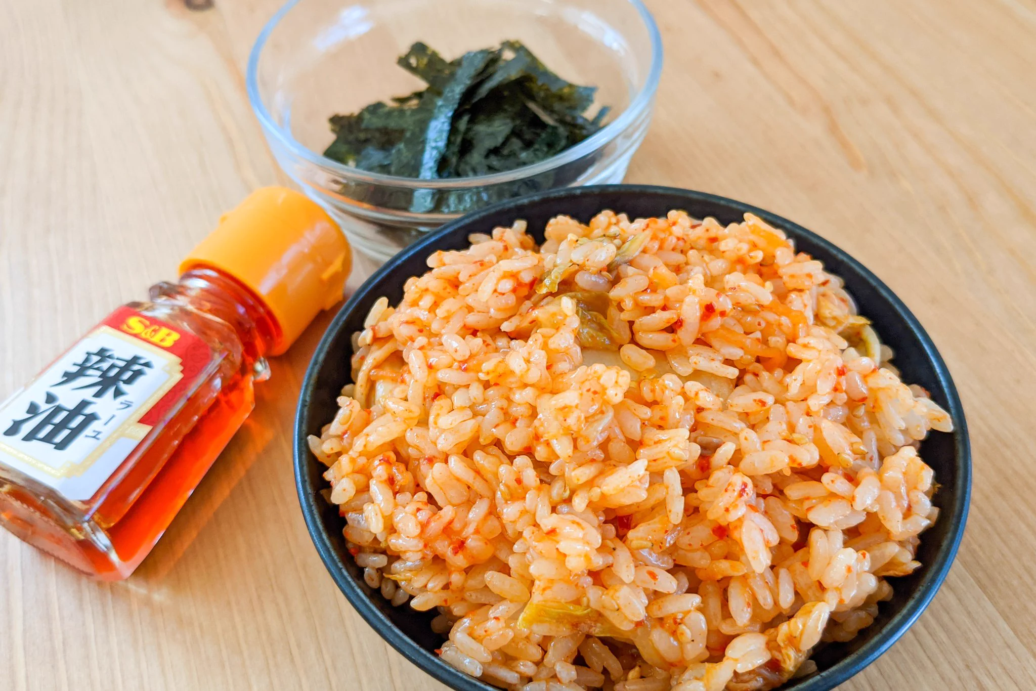 ピリ辛キムチでお箸が進みそう！とっても美味しそうな、ビビンバ風の「卵かけご飯」レシピ！