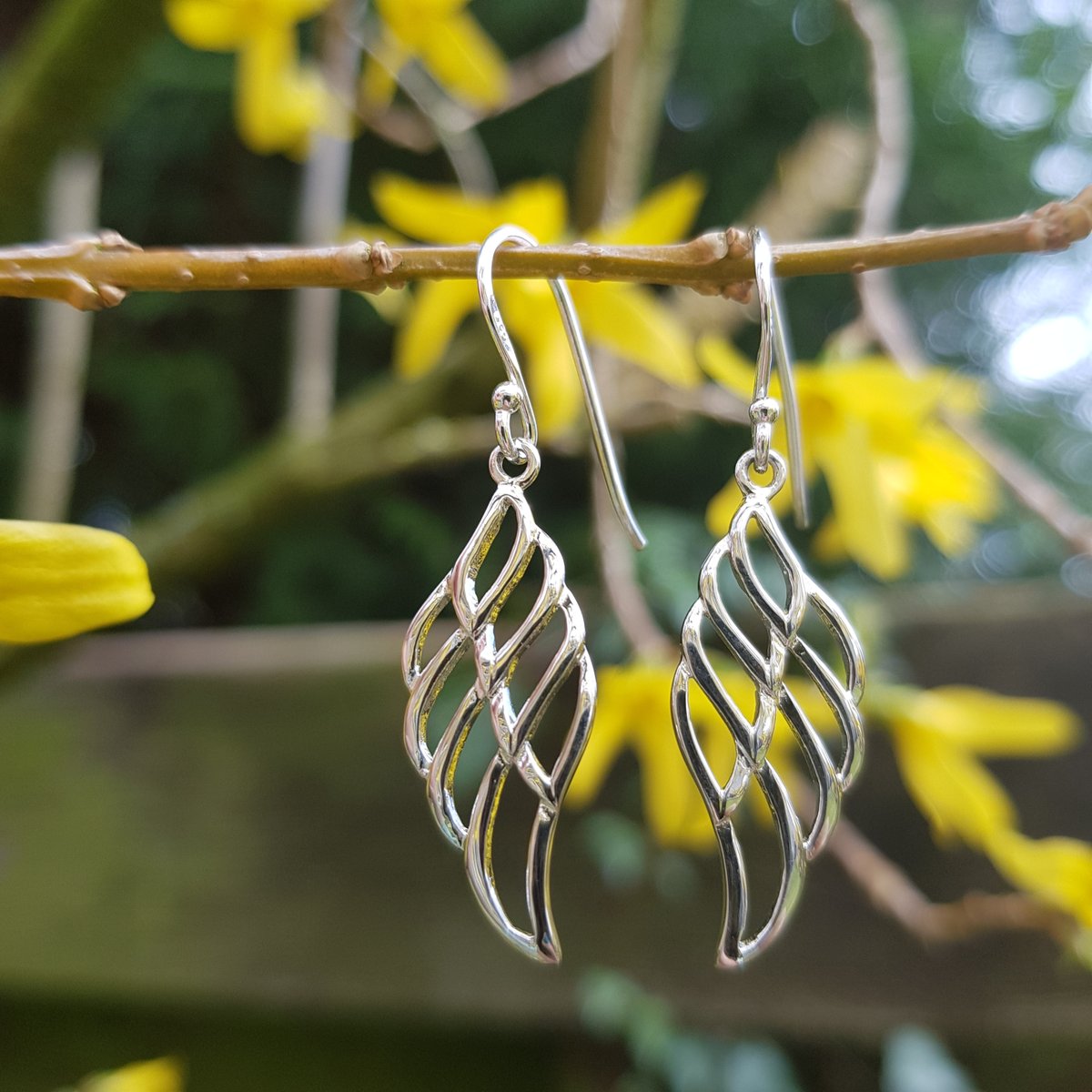 Callibeau's tweet photo. Deal of the Week - Save 30% on these gorgeous, sterling silver, abstract angel wing drop earrings. Now only £24.50 with gift box and free, UK delivery included.
https://t.co/S68RAerNj7
#deal #gifts #giftideas https://t.co/HfRjb9xrtp