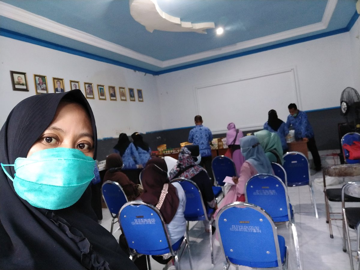 endahprastiwiaj's tweet photo. Senin (18/10) Endah PA Luhkan #Lamongan Fasilitasi Pengujian Nutrition Fact Produk Perikanan Usaha Mikro Kecil &amp; Menengah dari Dinas Kelautan &amp; Perikanan Prov. Jatim
#luhlapor #GiatLuhkanSatminkalBWI @bppp_banyuwangi @brsdm_kp @aRochadiyan @diskanlmg https://t.co/8GorD9exV6