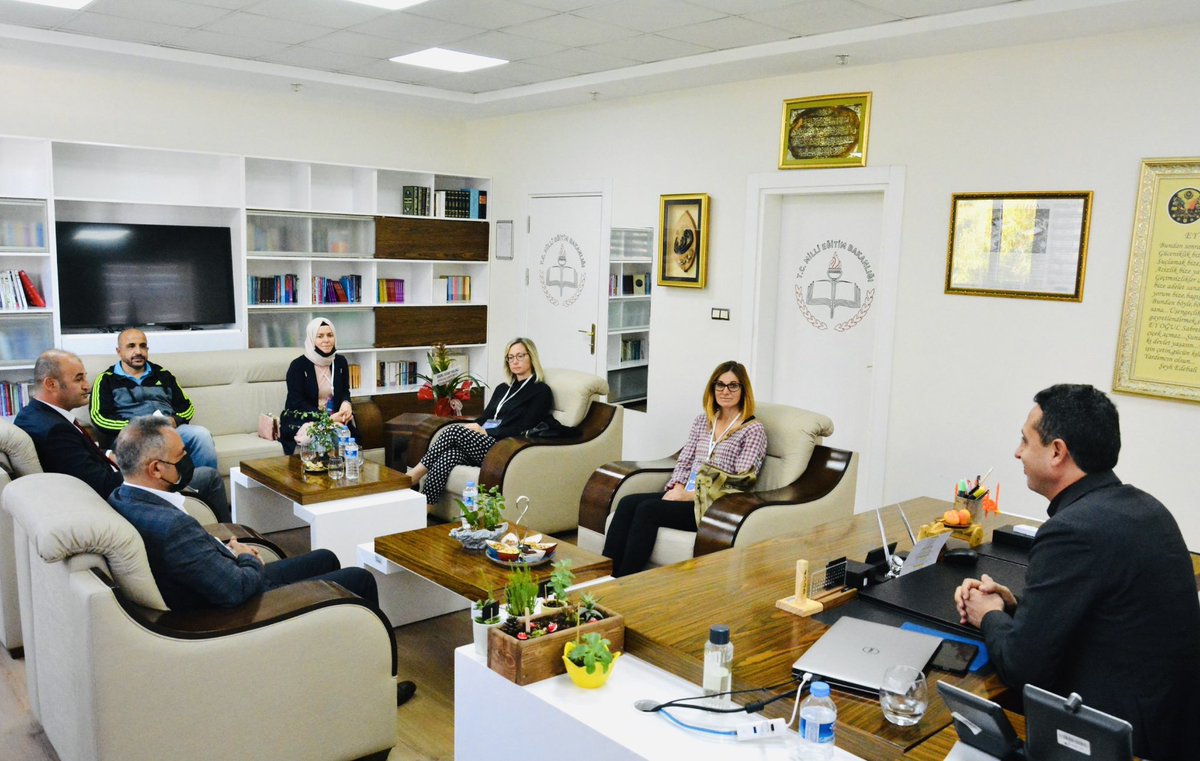 MalatyaMem's tweet photo. Erasmus+ “Personal growth and Development Centre: To be different”isimli, 2020-1-HR-KA101-077506 proje çalışmalarını yürütmek üzere Hırvatistan ve İtalya’dan gelen öğretmenler İl Müdürümüz Sayın Battal Kanbay’ı Makamında Ziyaret Ettiler. @tcmeb @KanbayBattal @iauerasmus https://t.co/9xkVOn2reB