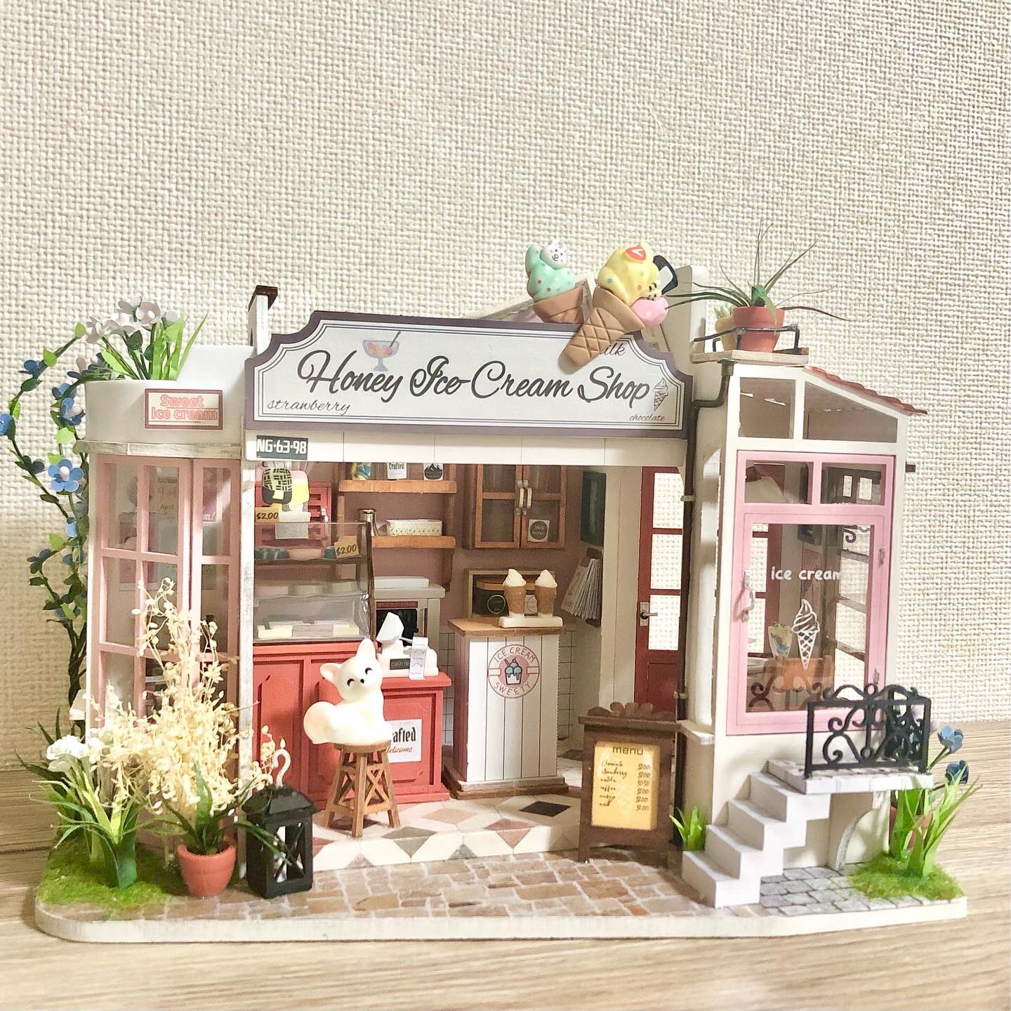 ミニチュア★アイスクリームディッシャー★ドールハウスに★ DG148 アイスクリームショップ