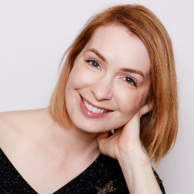 JassiSenpai's tweet photo. Someone called me felicia a few days ago. Then i asked them how they came up with it. The person said i look like supernatural felicia day but i have no resemblance to her at all. She is much prettier than me. What do you think. do I look like her? @feliciaday #Supernatura 😊 https://t.co/hSYHTstnoo
