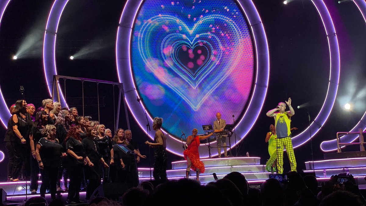<a href="/RealFunkyvoices/">officialfunkyvoices</a> performing ‘Oh L’Amour’ with Vince &amp; Andy last night at the O2 London.