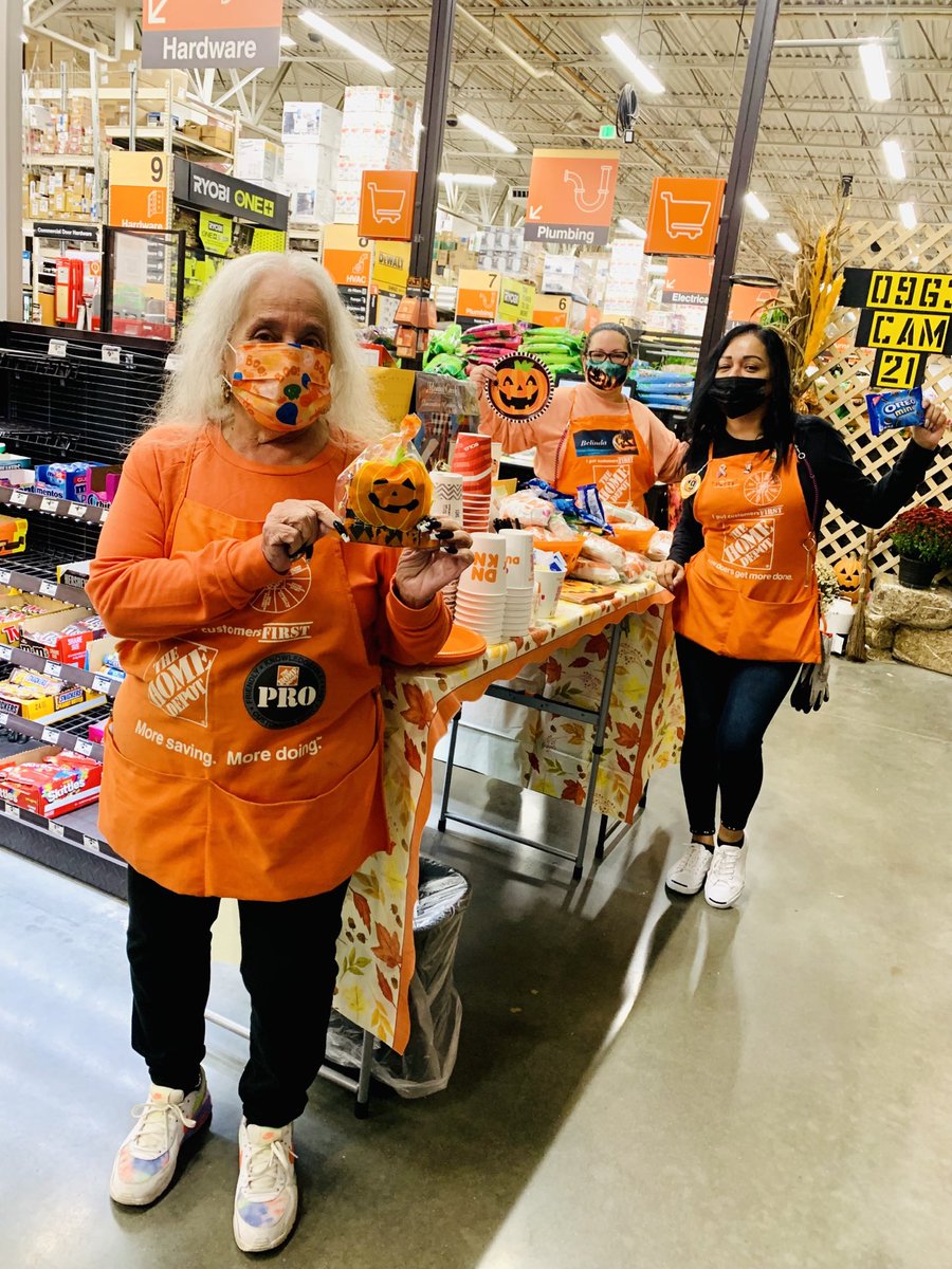 rodriguezp0412's tweet photo. CAM &amp; Friends.. Spirit Week hosted by Belinda HC 0️⃣9️⃣6️⃣3️⃣… ✨👏🏽☕️🧋🍪🍩🥯🍫🍬📸🎞 ⁦@0963SM_Charlie⁩ ⁦@Carmen_I_Rod⁩ ⁦@LourdesPerry⁩ ⁦@Tino_Longobardi⁩  🍊🧡💫 https://t.co/ECNoFjGQIa