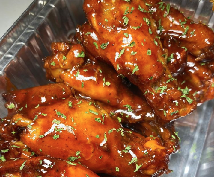 FABFultonBK's tweet photo. BBQ wings never looked better! Finger-licking good chicken at @MacShackNY (901 Fulton).
#clintonhill #brooklyn https://t.co/1ihFEobcEh