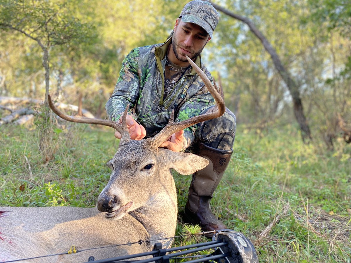 CoachJohnson34's tweet photo. Couldn’t of had a more amazing weekend. Doing one of my favorite things in the world, while being able to provide some of the best meat for my family is an awesome feeing. Truly an amazing animal. I couldn’t be more blessed. https://t.co/9v8KA6CghG