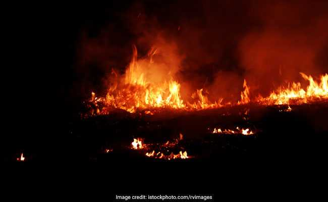 ndtv's tweet photo. 29 Hindu Homes Set On Fire, More Details Emerge From #Bangladesh: Report https://t.co/yTnrXSBTOg https://t.co/bE56jQx3h9