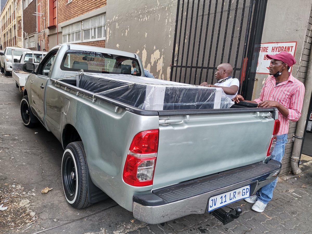 FManenzhe's tweet photo. 1st load for JV_11 ❗❗💪💯
Pretoria Central to Westpark!!
Bakkies and trailers for hire, you can call or whatsapp 0723932380.
We do both short and long distances.
#Gracework🙌
#FManenzheOnDuty✊
#The_Transport_Guru💀
#F_Manenzhe_Transport_and_Logistics 🔥 https://t.co/U01SBGxpqB