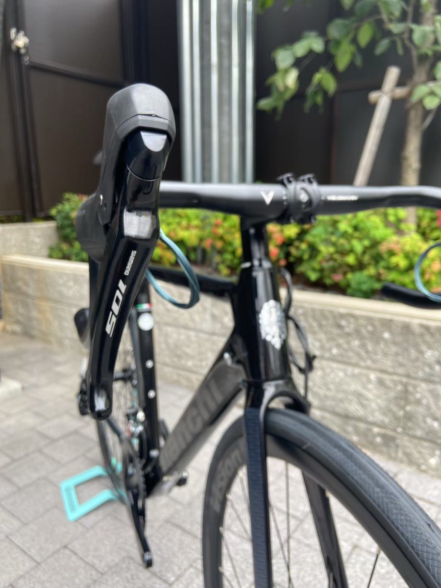 IKY_Bianchi's tweet photo. 【店頭在庫残りわずか】
ビアンキ京都店です
人気車体『SPRINT DISC 105』の店頭在庫車が残りわずかとなっています。
店舗スタッフも愛用しているコスパ最強のカーボンバイク。購入するなら在庫のある今がラストチャンスです！

#SprintDisc #ビアンキ京都 #ワイズロード京都 https://t.co/qnHh8IOtjX