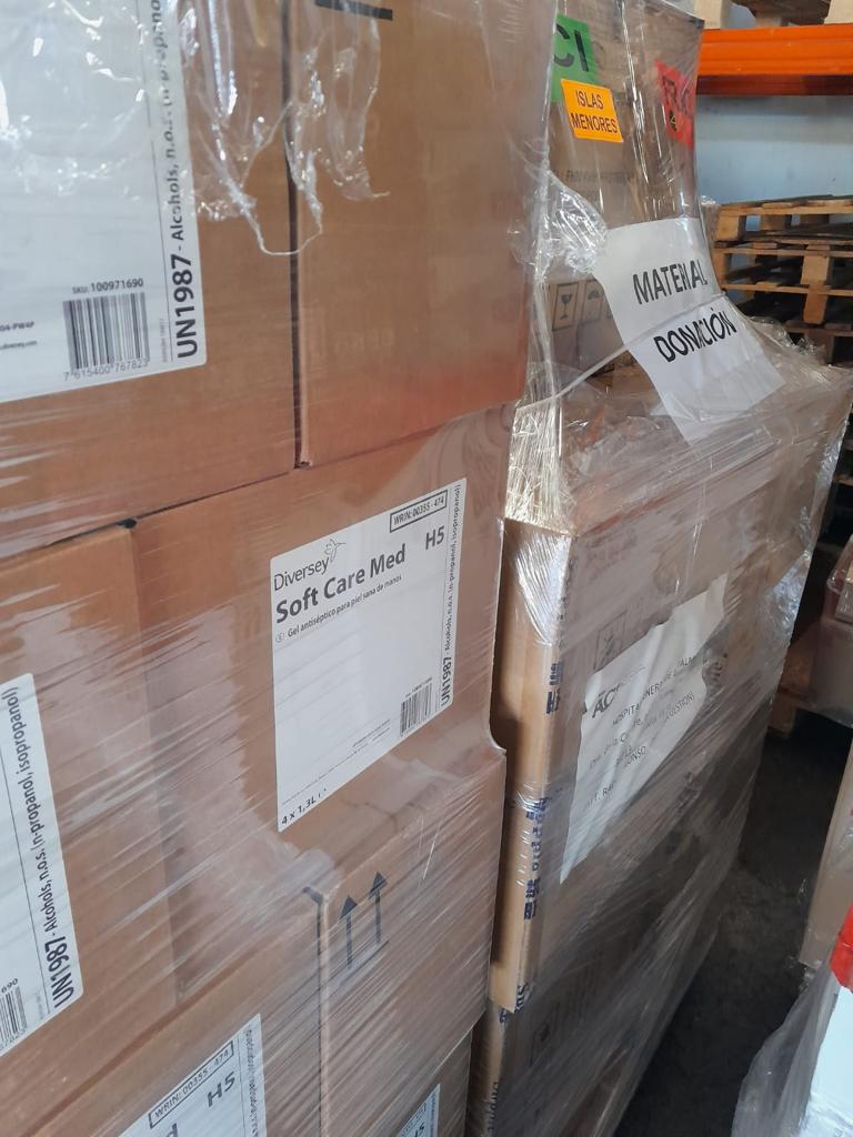 acjsau's tweet photo. Donación de material de protección al Hospital General de La Palma. 

Le deseamos mucha fuerza y ánimo a toda la población de La Palma, con el deseo de que esta pesadilla termine lo antes posible y puedan ir recobrando la normalidad. ÁNIMO LA PALMA.

https://t.co/WKctfOMVYK https://t.co/Jtakn7JUjs