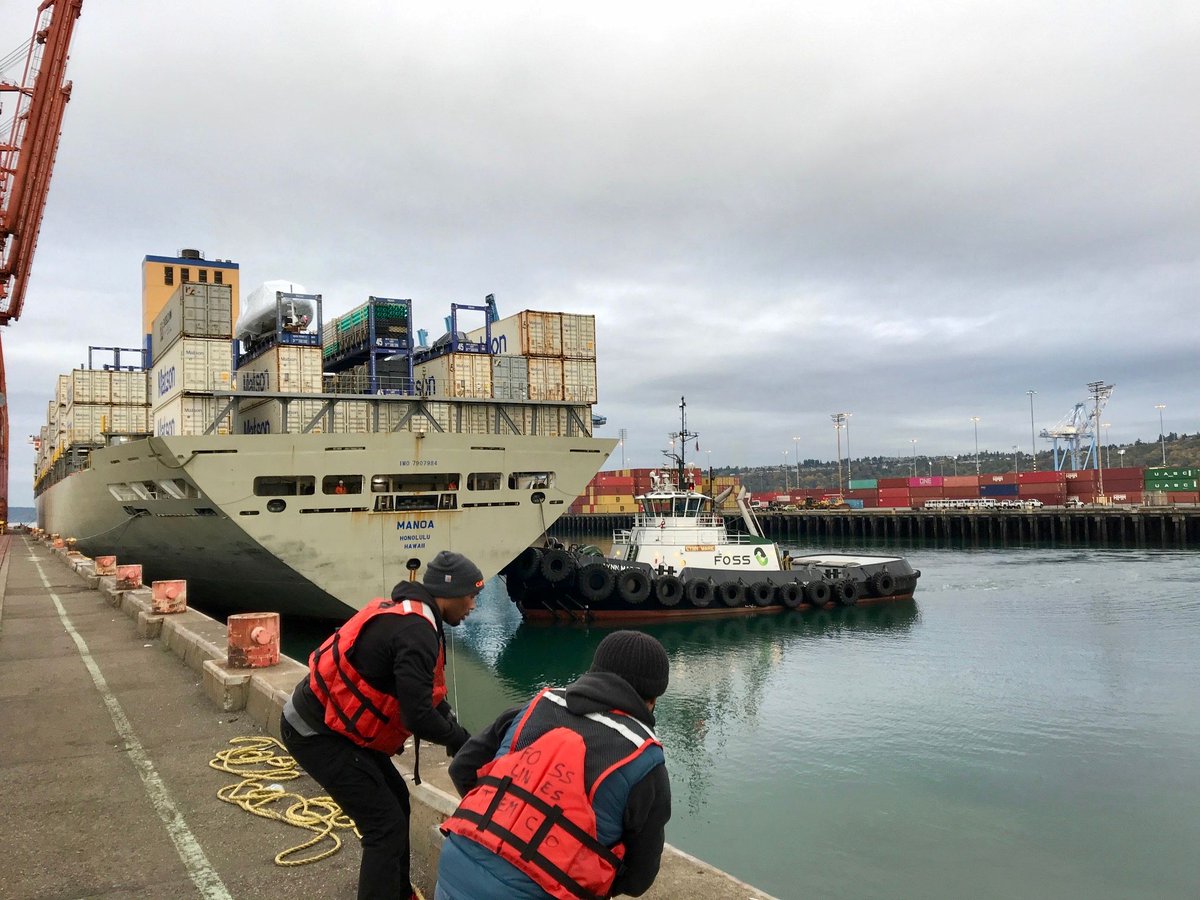 FossMaritime's tweet photo. Our Foss line handling crew is ready to go when you need us.  Cruise ships, container ships, all ships. Call on Foss line handling services when you need assistance in the Pacific Northwest.
#fossmaritime #alwayssafe #alwaysready https://t.co/o0EGIt2CFo