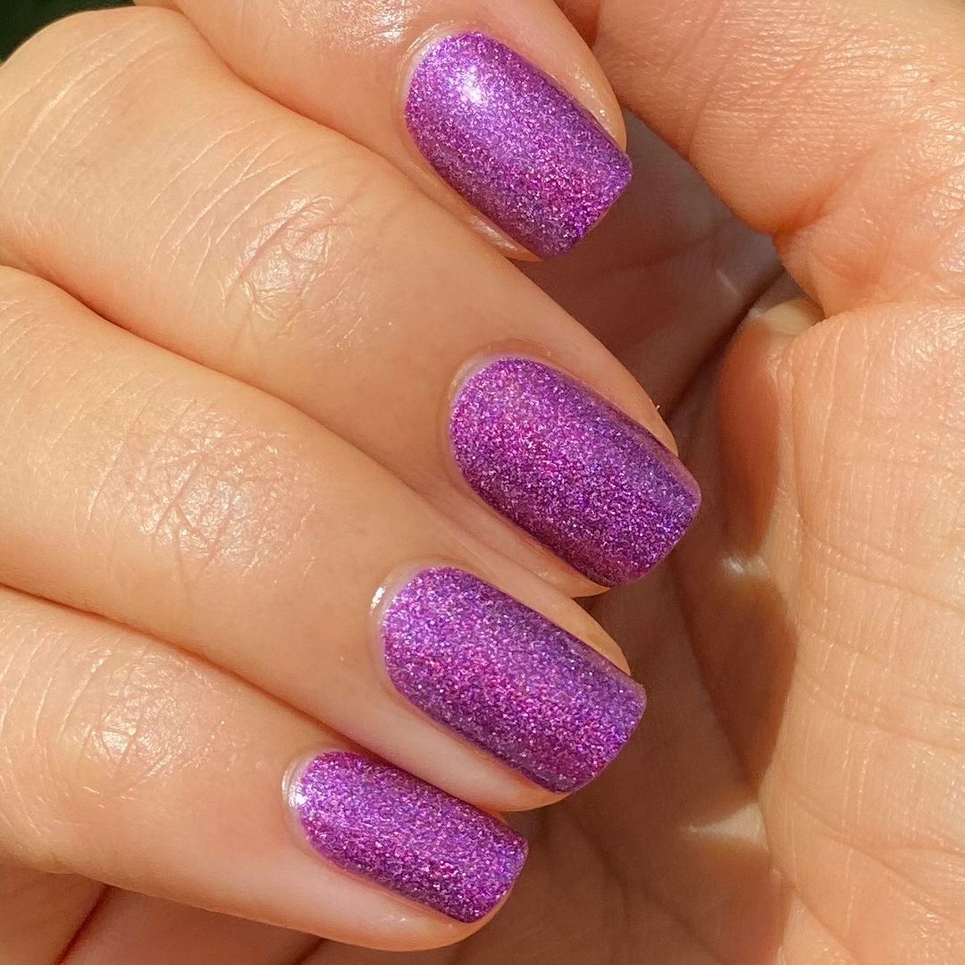 Pamprr_U's tweet image. Tis the season for fabulous nails! Get the party started with this shimmery violet-gold from #OPICelebration. 💜
Shade: #MyColorWheelIsSpinning

#ColorIsTheAnswer #PurpleNails #PurpleMani #PartyNails #HolidayNails #FestiveNails #OPIObsessed