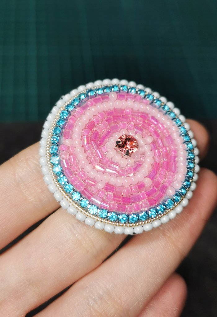 deerqueenmarna's tweet photo. another one is ready! #RoseQuart shield for your protection~ #StevenUniverse #su #beadwork https://t.co/cF6rME7ZOC