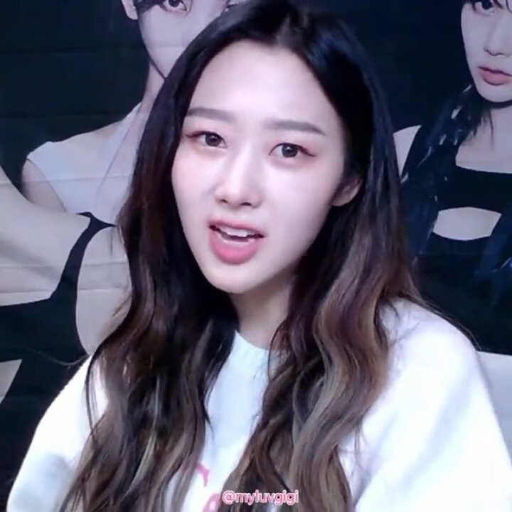 gslfeeds's tweet photo. She's the prettiest, no one can change my mind https://t.co/hThwX5fItN