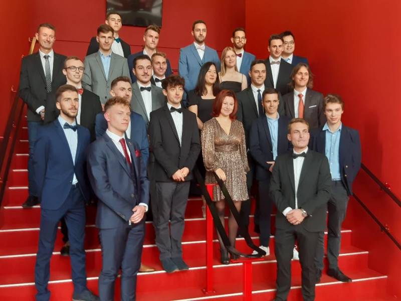 MinesNancy's tweet photo. 👏 #RDD : Félicitations à nos diplômés #MinesNancy du campus à Saint-Dié-des-Vosges ! 🎓 Une cérémonie parrainée par Bruno GAILLY, président de REALMECA, parrain des promotions 2020 et 2021 du #GIPInSIC. 🙏 https://t.co/a6jLitU0or
