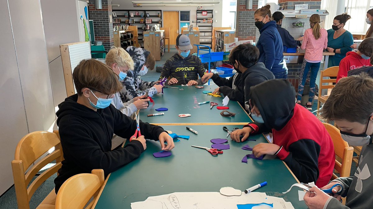 ibsooze's tweet photo. Getting ready for our #diadelosmuertos celebration #makerspace #wlmedfield @MauraBatts @techmonstah https://t.co/8Hu6PaYrDc