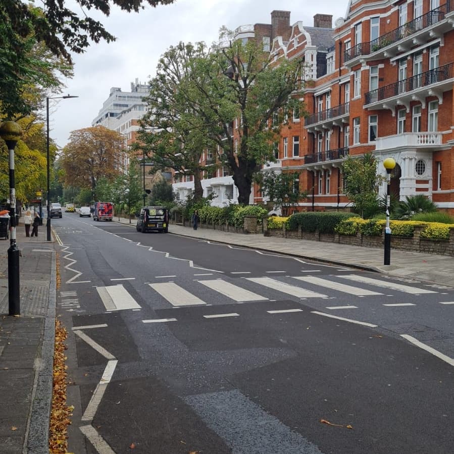 IKSLocksmiths's tweet photo. Installing security grilles at Abbey Road today.
#london #thebeatles #security #masterlocksmithsassociation #mla #londonlocksmith #locksmith https://t.co/8DAlmya7tg