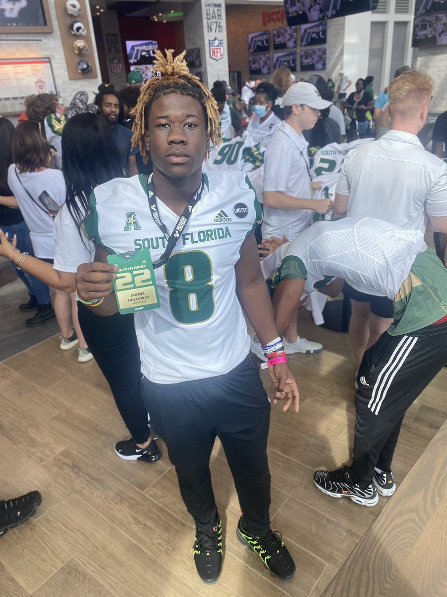 Thank you for the opportunity @US2F_ @coach_johnnie had fun yesterday and really changed my mind on the game and how far I know I can go maybe  I can be a bull and make an impact 💚💛GO BULLS 🤘🏽