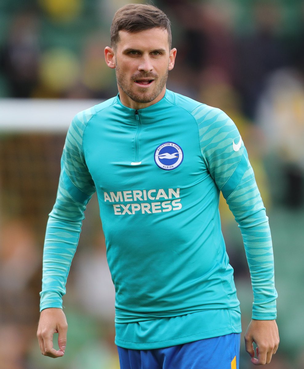 BrightonFrance's tweet photo. Pascal Gross à l’échauffement avant la rencontre entre Brighton et Norwich.

#NORBHA #BHAFC 🔵⚪️ https://t.co/iuZDoLYNq0