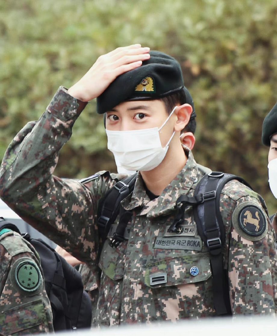 kimjongyeol14's tweet photo. “Military Update” 
201/547

#Chanyeol #Loey #Yeol #Studionng #Beagleline #HappyVirus #EXO #WeAreOneEXO #MainRapper #globalambassador  #Prada #Model #Aerie #EXOL @prada @real__pcy  #chanrose #Chankai https://t.co/WI2JjjBvWj