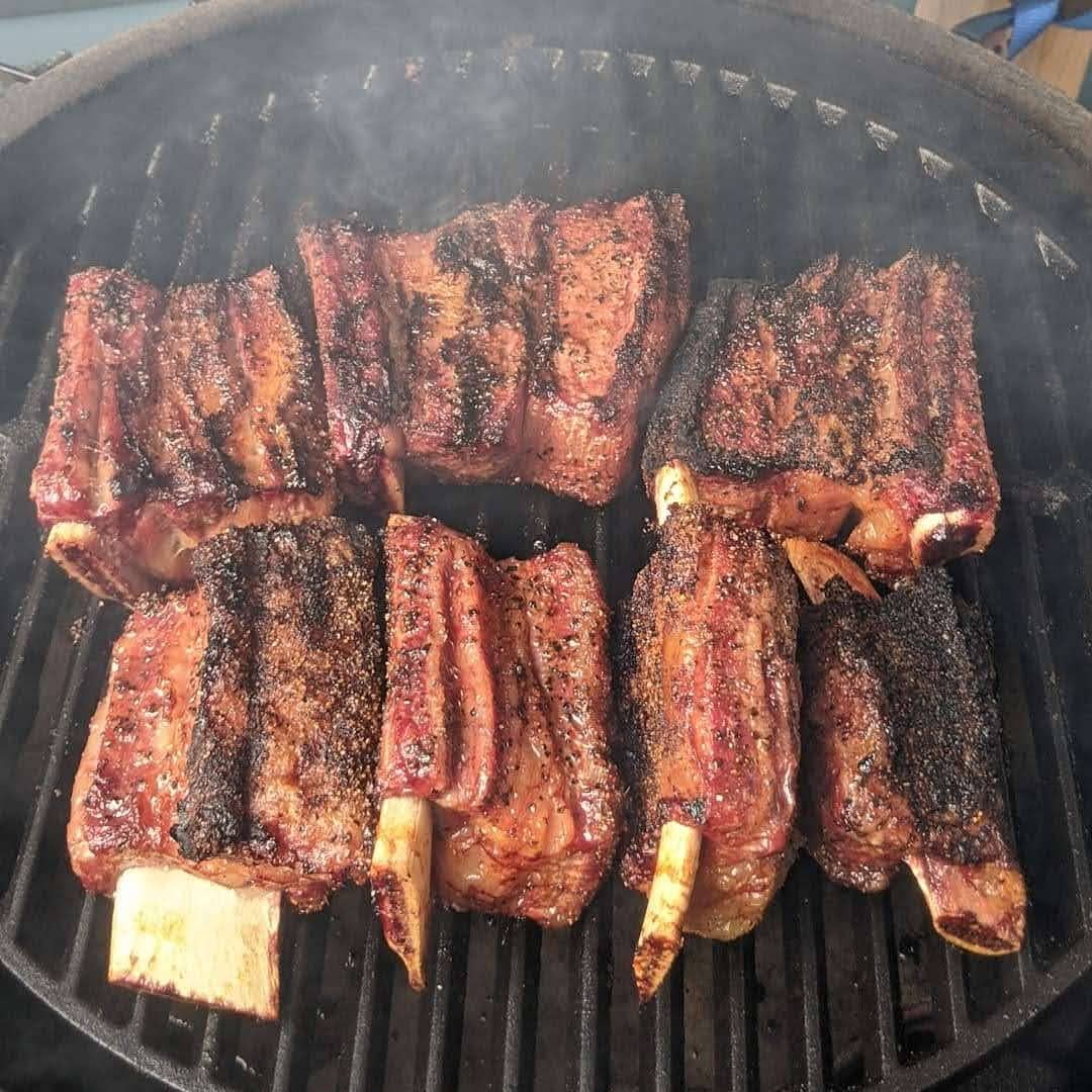 thebbqemporium's tweet photo. BBQ Dinosaur Ribs

The secret to these beauties is to cook them low and slow over indirect heat and keep the seasoning simple like a Holy Cow from @meatchurch 

#bbqlife #bbq #bbqnation #juniperbbqscraper https://t.co/OSXlV5fGU7