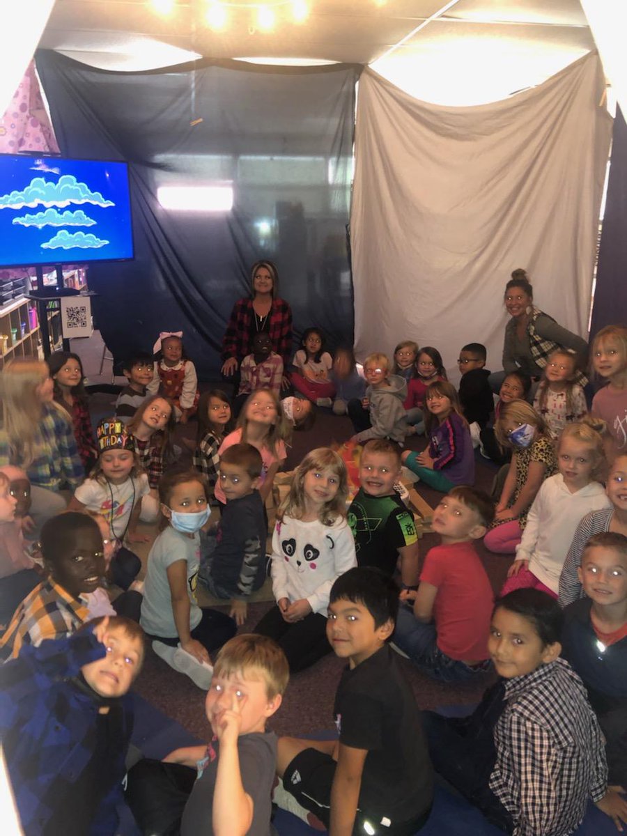 CarrieWeaver80's tweet photo. Celebrating the end of the 1st quarter with a S'mores party, super fun make shift tent, box fan camp fire and a whole latta Kindergarten kids! #bctigers #bpsne https://t.co/OCELC5dbY5