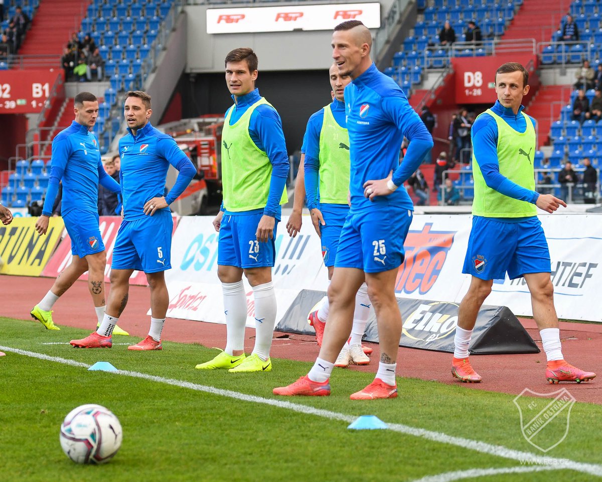 fcbanikostrava's tweet photo. Rozcvička.✔️ #ovaslo https://t.co/HzMuzoTFLI