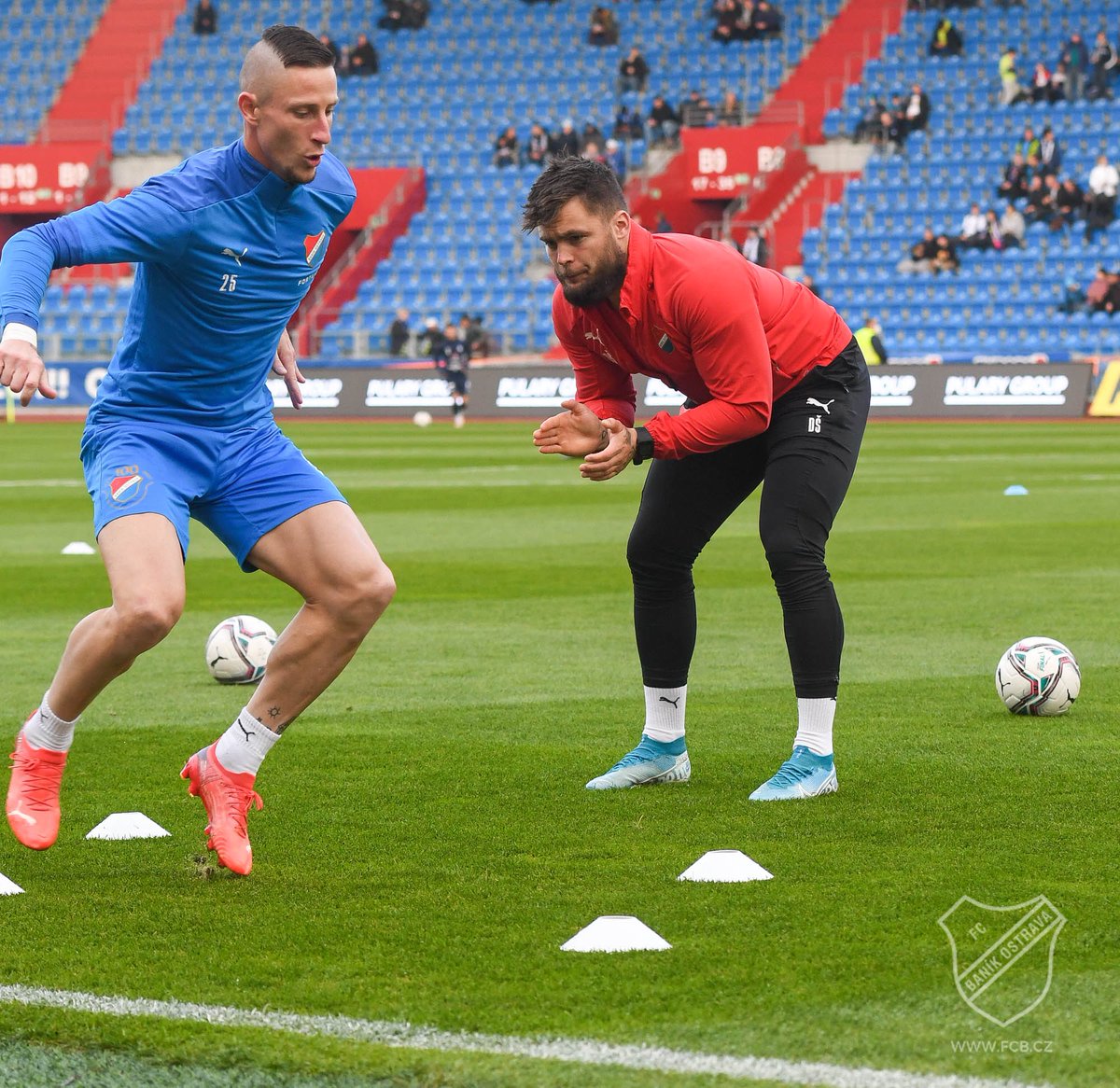 fcbanikostrava's tweet photo. Rozcvička.✔️ #ovaslo https://t.co/HzMuzoTFLI