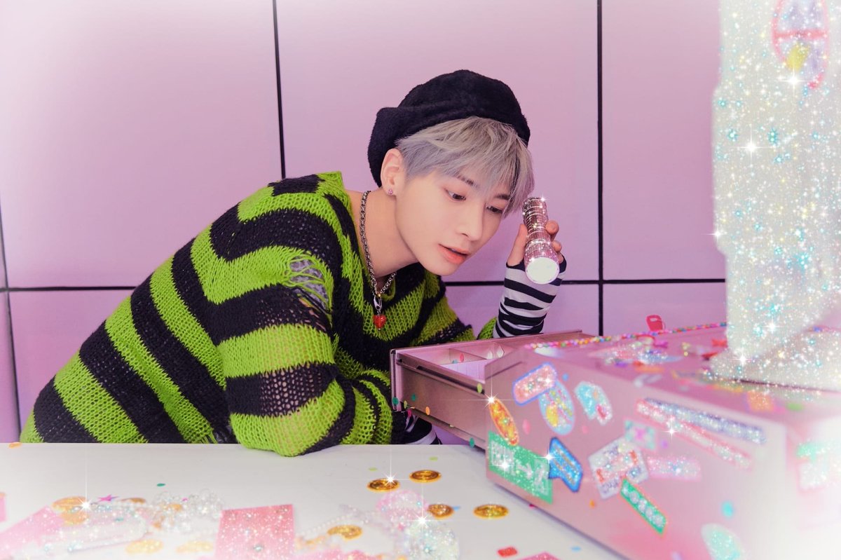 H0UR_NT's tweet photo. ✉️ —> # HOURDEBUT

      𝖳𝖮𝖬𝖮𝖱𝖱𝖮𝖶  𝖷  𝖳𝖮𝖦𝖤𝖳𝖧𝖤𝖱
      " 𝗧𝗵𝗲 𝗖𝗵𝗮𝗼𝘀 𝗖𝗵𝗮𝗽𝘁𝗲𝗿: 𝗙𝗜𝗚𝗛𝗧 𝗢𝗥 𝗘𝗦𝗖𝗔𝗣𝗘 "
       [ Cᴏɴᴄᴇᴘᴛ ᴘʜᴏᴛᴏ 'ESCAPE' ]

artists: @kntaehyuh
manager: 𝖪𝖪𝖧
𝗋𝖾𝗅𝖾𝖺𝗌𝖾: ?? ?? 21 https://t.co/EfQI30gZo9