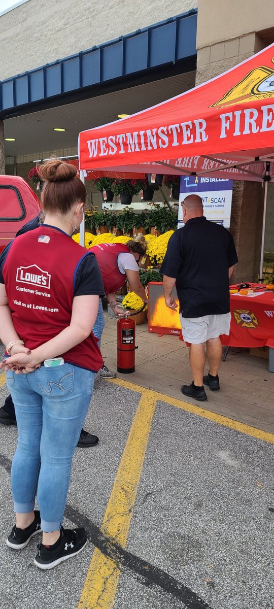 First Responders Appreciation at #568 Westminster! Demos and Treats! Thanks for all you do!
#Buildthanks
@LauraG813R1 <a href="/BenitoKomadina/">Benito.Komadina@Lowes</a> <a href="/Curt_Byrum/">Curt Byrum</a> <a href="/BubaR9/">Buba</a> @Deanna0568 <a href="/MattKovacs12/">Matt Kovacs</a> <a href="/BlueBoxR1/">@BlueBoxR1</a>