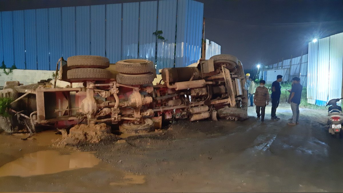 beelzebub_abhi's tweet photo. This is right infront of our house near hosa road. The co-driver got his leg crushed. Result of another ever going work of BWSSB.
@Tejasvi_Surya @ArvindLBJP we seek your attention sir. https://t.co/UXap6IaQAi