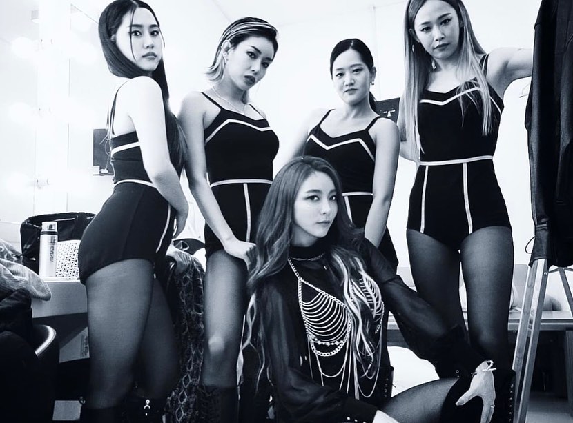 functionlove's tweet photo. 211016 f(Luna) = Dancers' Instagram Updates https://t.co/7BBamDSE0l https://t.co/i2PZ5aNAB1