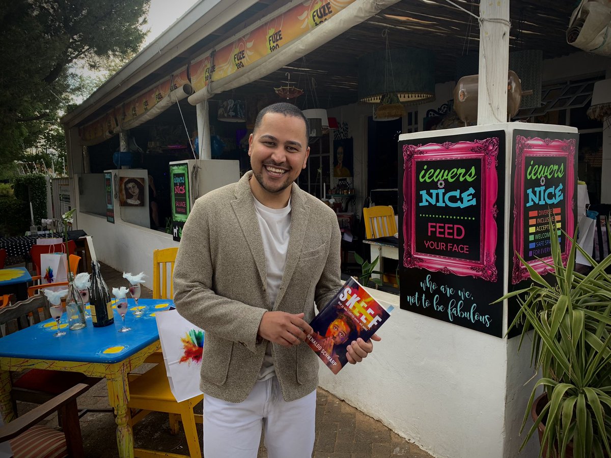 RenaldoSchwarp's tweet photo. Bloemfontein Book Launch for #SKEEF tonight. π https://t.co/GkTYRQEGgI