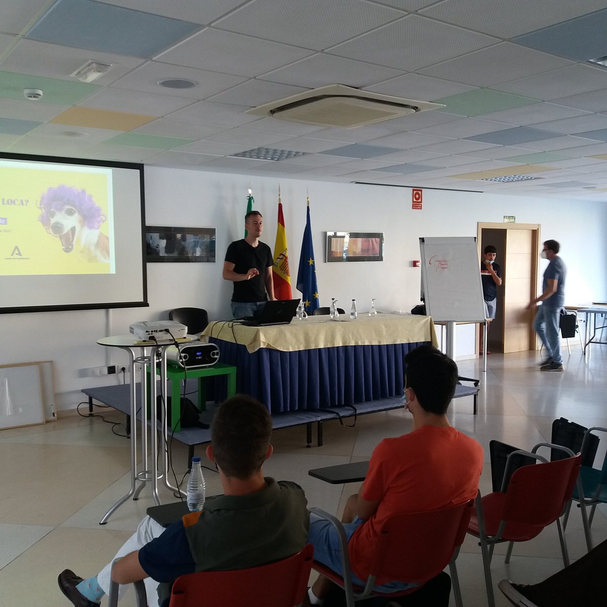 aemprende's tweet photo. Construyendo #PMV ✌ sigue el #CampamentoEmprende en #Torremolinos @inturjoven 🏖 con @aemprende @japenuela y nuestra Directora Gerente @rosasiles https://t.co/69ECsvjFpb
