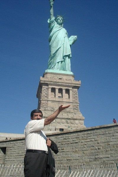 mbtabataba's tweet photo. آن شخص ذلیلی که به شورتی شده مشهور
روزش تبه و دل سیه و دیده او کور

خالی سرش از عقل و دهان پر زکثافات
جهل است و چرند است در او فربه و موفور

گفتار سخیفش که نمایانگر جهل است
گویا که کسی گفته بگو! - مضطر و مجبور

ای ذلت ضرغام، دهان بند، اگر چند
چون چرت نگویی بشوی وصله ناجور! https://t.co/F2samQ8gJ5