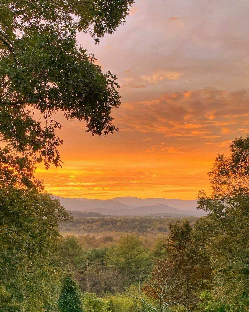 #shenandoah sunrise 🌄 instagr.am/p/CVF0RParLgU/