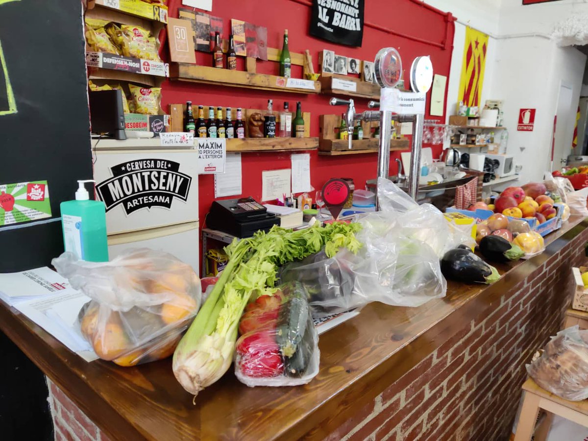 ⭐ Seguim organitzant-nos per repartir els aliments del barri per les veïnes

🍅 Ens veiem dissabte que ve a les 13h a @lanonimacasal 😋

⚒️ Teixim solidaritat, fem barri! ⚒️