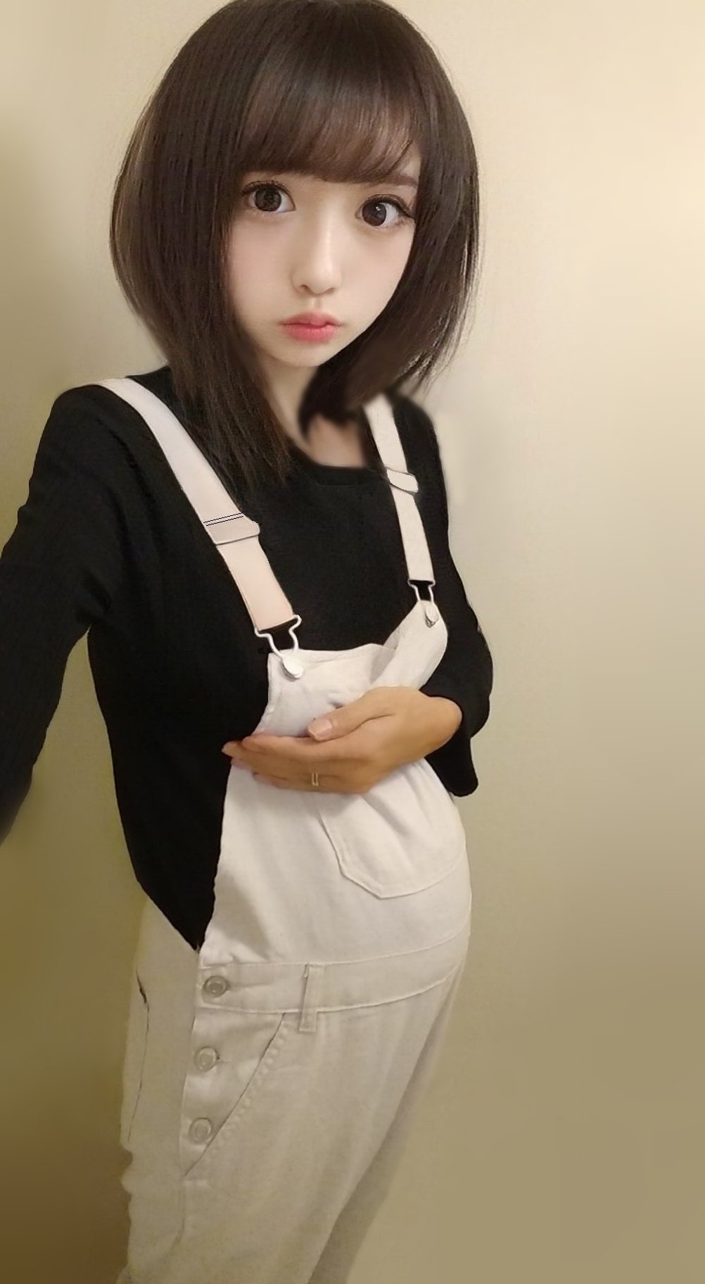 相咲萌江 オーバーオール妊婦女装 妊婦ライフ 妄想 184 2 お腹の大きさ比較 左 妊娠6ヶ月頃 この頃から 妊婦ファンの皆さんから喜ばれるようになってきたよ 右 現在 30週 妊婦ファンさん達が大喜びして 撫でられ放題のお腹 笑 皆大きなお腹