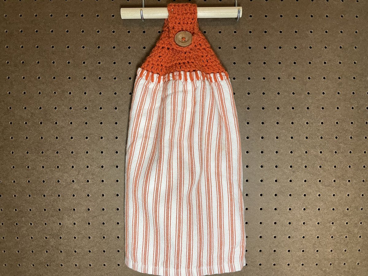 NicHandmadeMN's tweet photo. @kash2krazyllc I’m Nicole from NicolesHandmadesMN and I add toppers to hand towels so they can hang on handles without falling off! I just added cute Autumn towels today 🍂
https://t.co/BIqda39yg7 https://t.co/cIVMUU4wHs