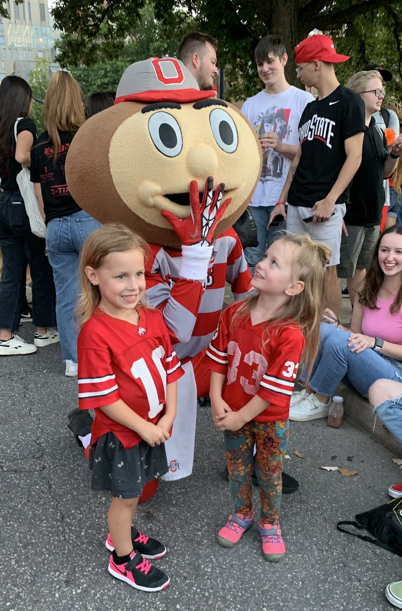 OhioState's tweet photo. When you meet a celebrity. 🤩 https://t.co/a9mz11AYux