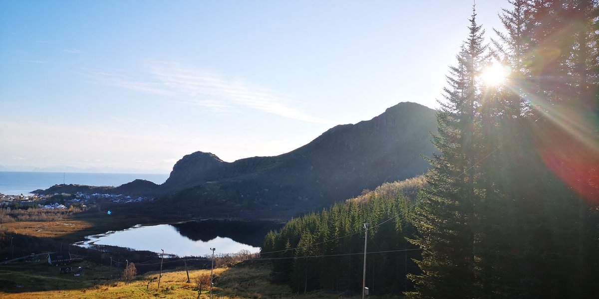 savina_b's tweet photo. #oggiilcieloèblutrail su una pista da sci vista mare a Stamsund #norvegia #norway #guidetrekalps #lofoten https://t.co/UsZqceHUfF